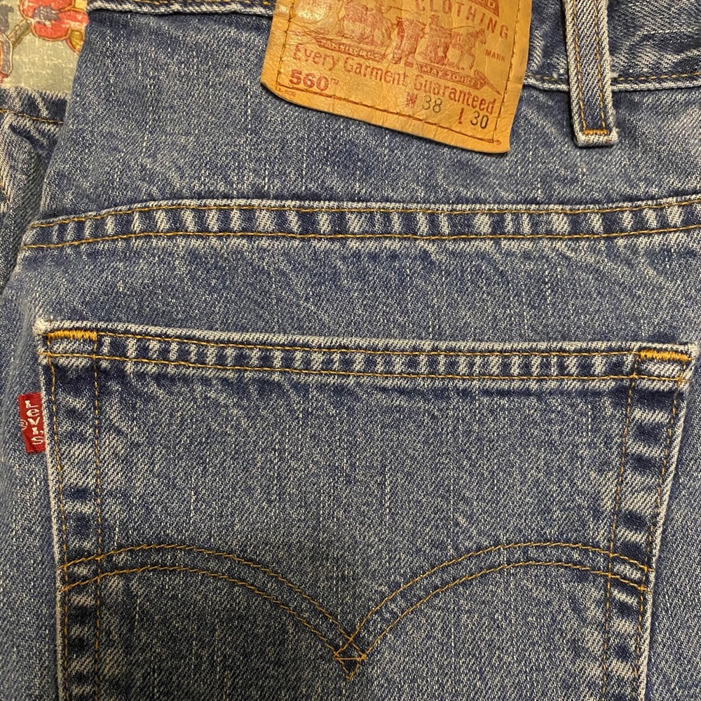 Mens Levi 560 jeans. 38x30, like new! Loose fit.